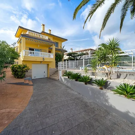 Amador Villa *