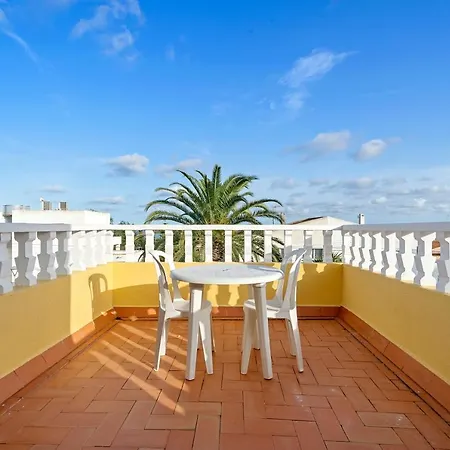 Amador Villa *